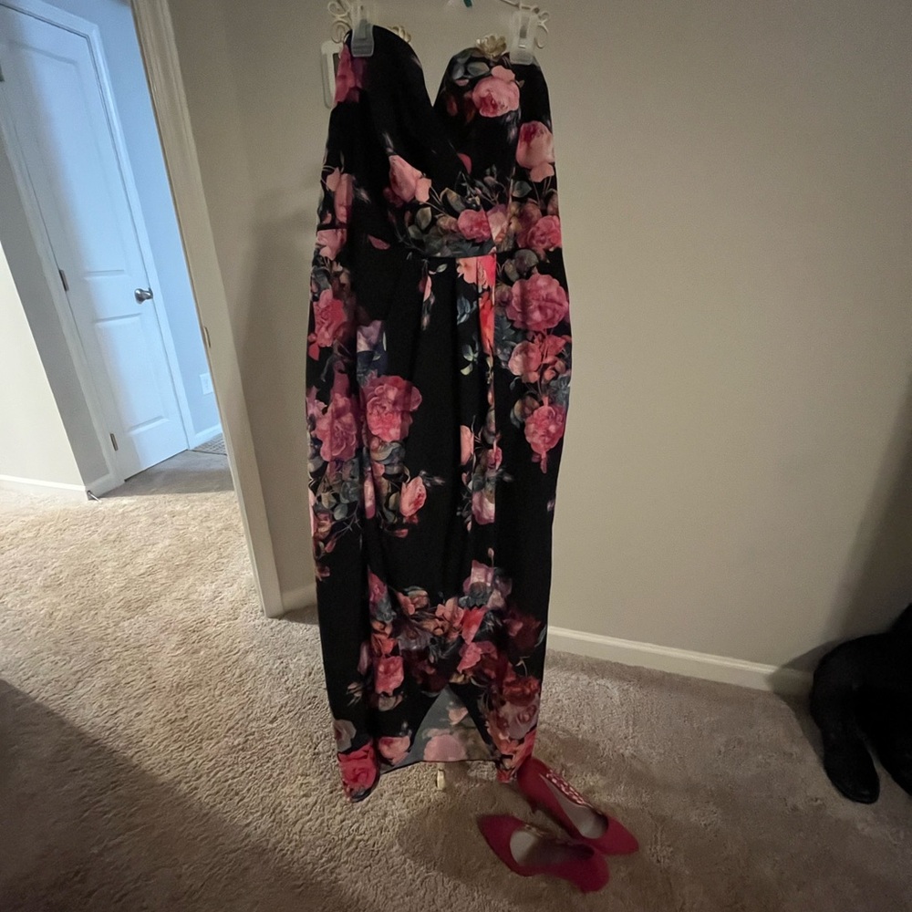 Chic Black Floral Strapless Gown Size 14